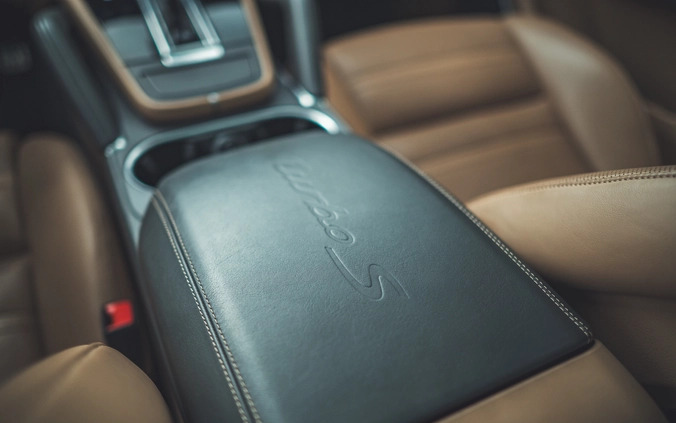 Porsche Cayenne cena 595000 przebieg: 54000, rok produkcji 2019 z Sanok małe 254
